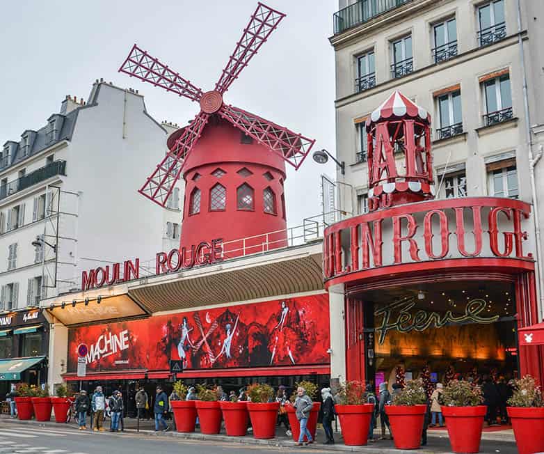 moulin rouge in paris france